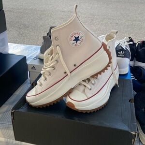 Converse Men’s 9.5 Women’s size 11 Run Star Hike high